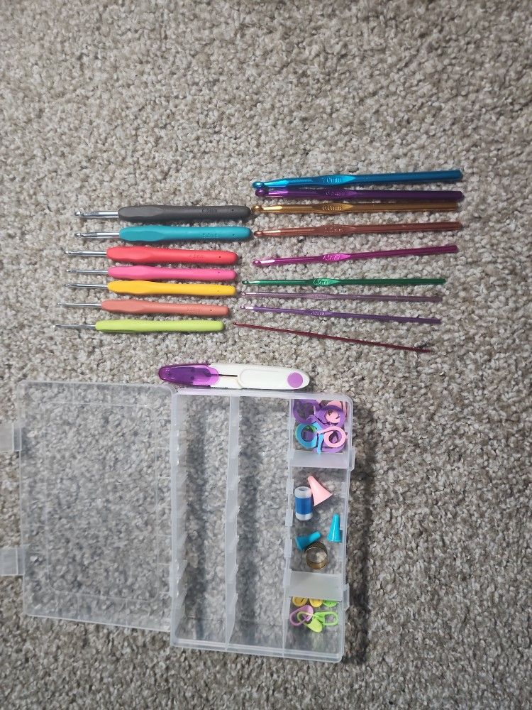 Crochet Tools (Hooks, Yarn Cutter, Pins, Row Counter etc)