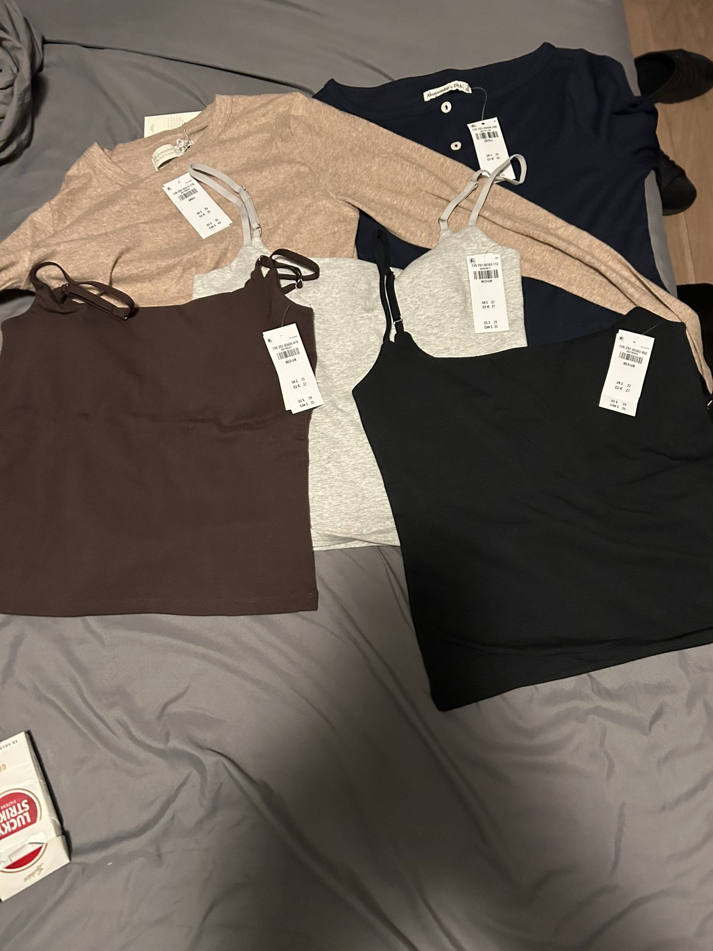 FiVE BRAND NEW WOMEN ABRRCROMBIE & FITCH SHRTS - SMALL& MEDIUM