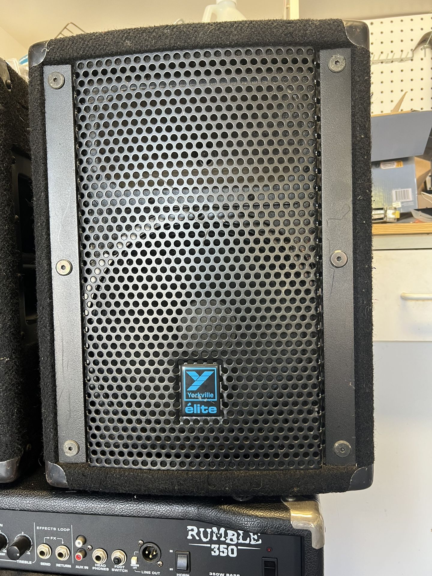 Yorkville elite E10 Passive PA speakers w/stands
