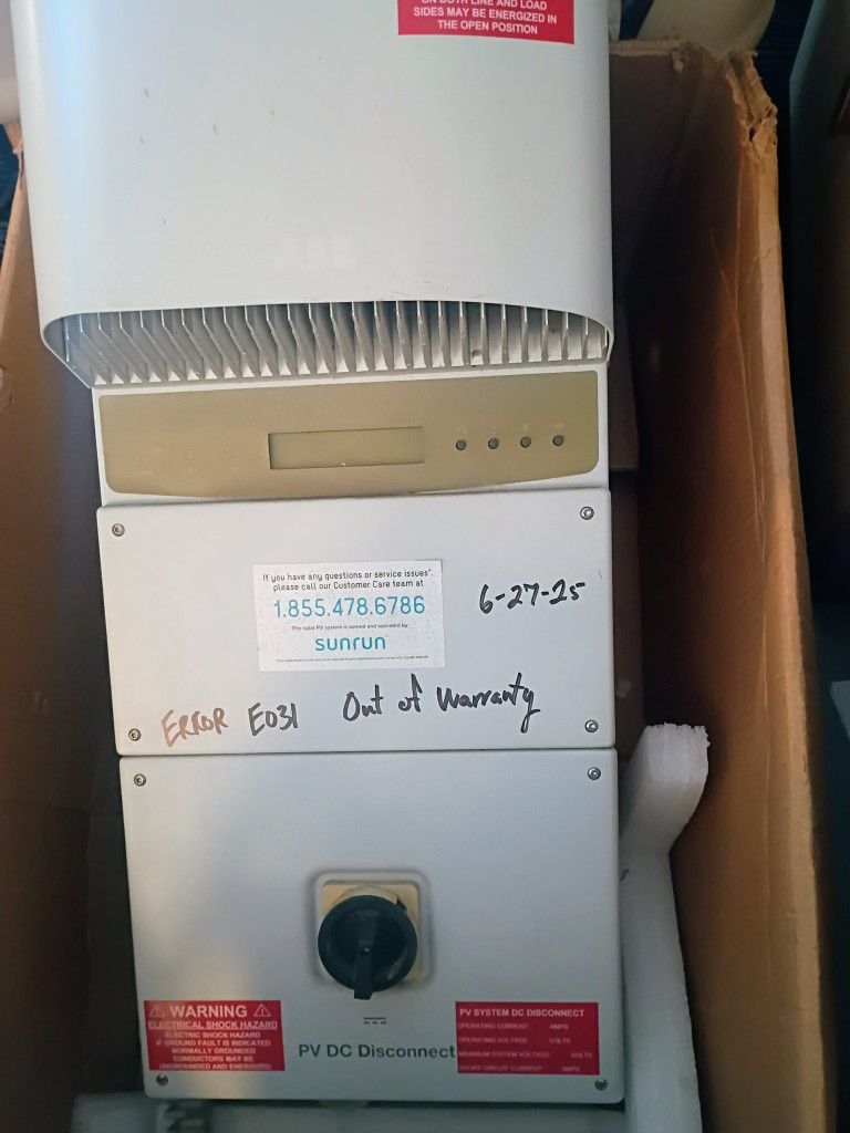 Solar utility interactive transformerless inverter 