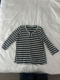 Jones Sport Blacks And White Stripped Jersey Too. Size  L
