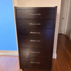 Modern Dark Wood 6-Drawer Dresser – Great Condition