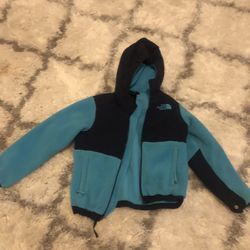 North face girls size size 6 whit hoodie