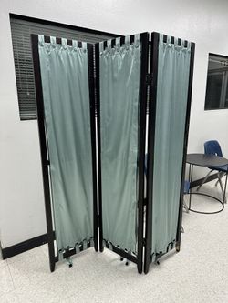 2 Partition /privacy Screens 