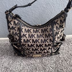 Michael Kors Gansevoort large shoulder bag in beige khaki and brown