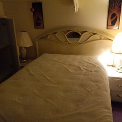 7 Piece Bedroom Set / Queen Size