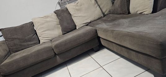 Brown Fabric Sectional Sofa with Chaise. Pre-owned.