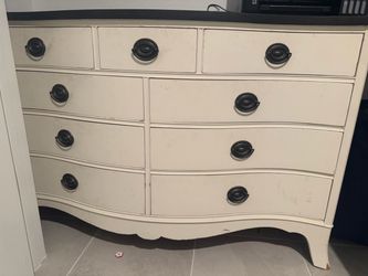 White Serpentine 9-Drawer Dresser