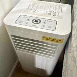 8000 BTU Air Conditioner & Dehumidifier 