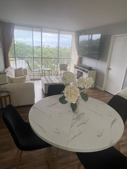 Table with 4 chairs