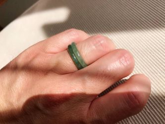 Beautiful 100% natural vintage Icy jadeite ring