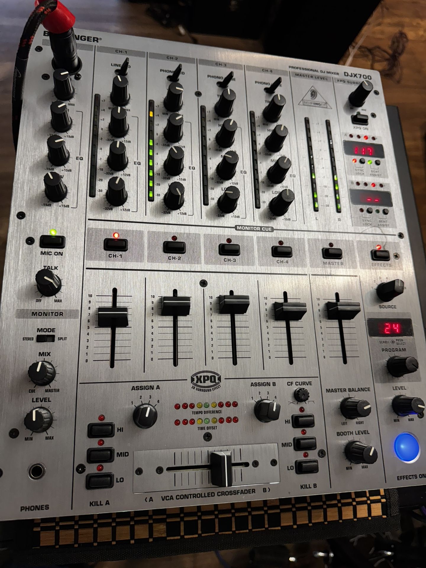 Behringer DJX700 Professional DJ Mixer 5-Channel 5ch Digital ( Like New )