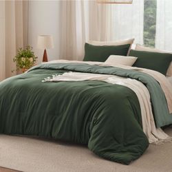 Bedsure 3 PCS Queen Comforter Set Dark Olive Green Soft Prewashed Bedding for All Seasons