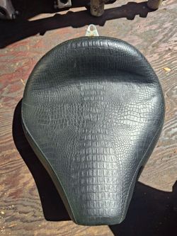 Yamaha V-Star 650 Front Seat VStar Driver Rider Seat Pillion 5BN-00