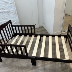 Cama para niño/a con colchón – Poco uso 