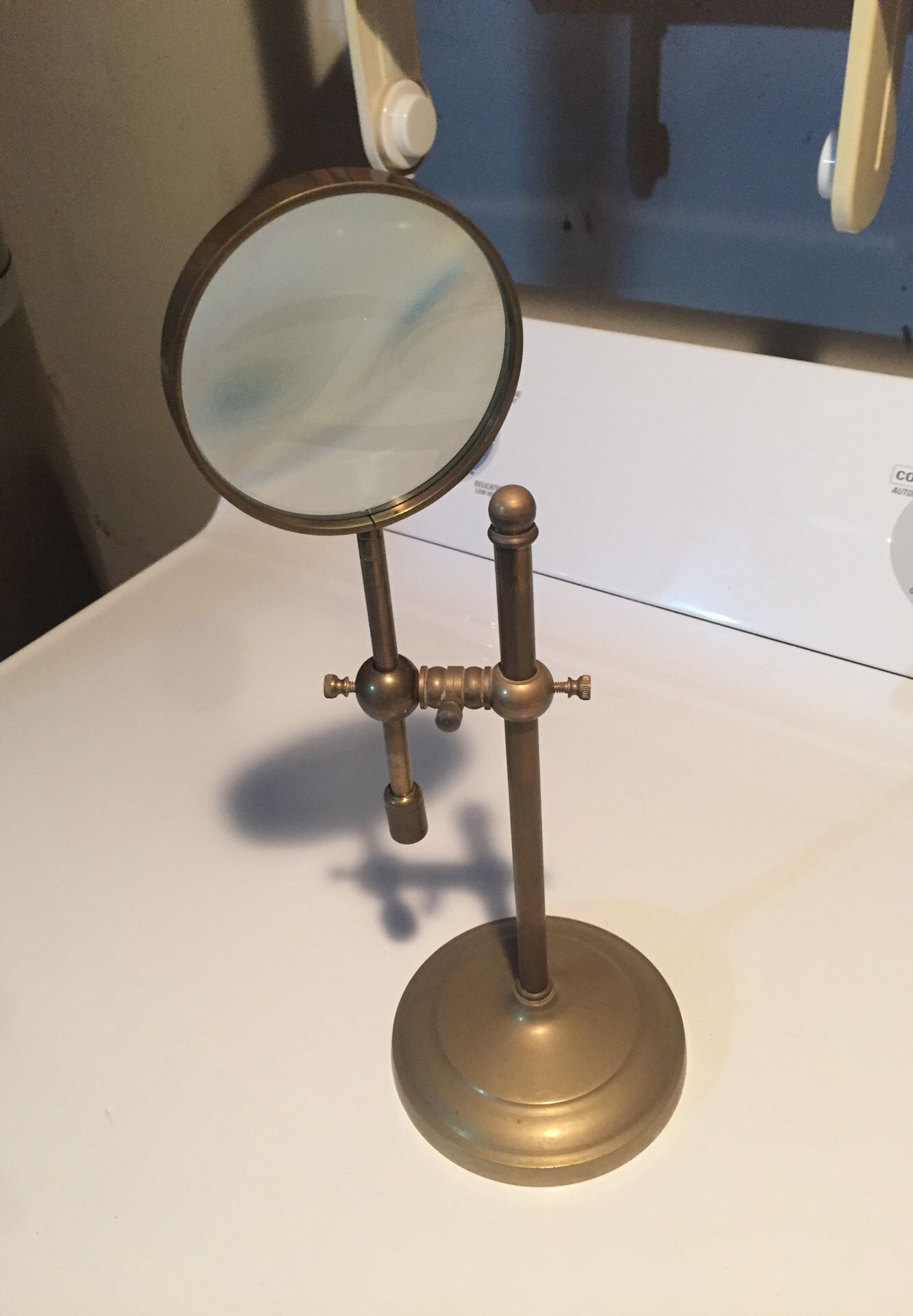 Vintage adjustable magnifying glass on stand (brass)