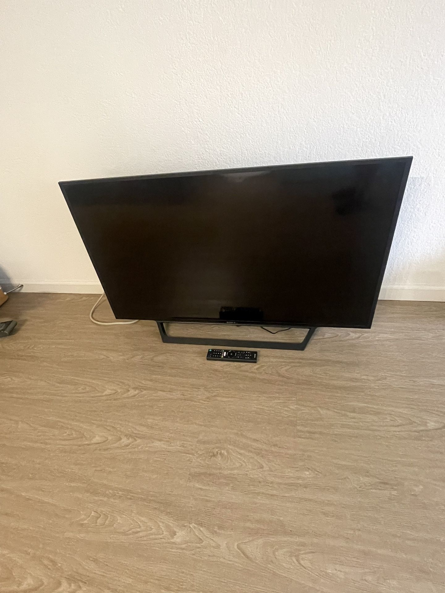 Cash $100 Like NEW Sony KDL-48W650D With Remote