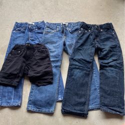 LEVI’S 6 PAIR of JEANS And 1 PAIR of JEAN SHORTS
