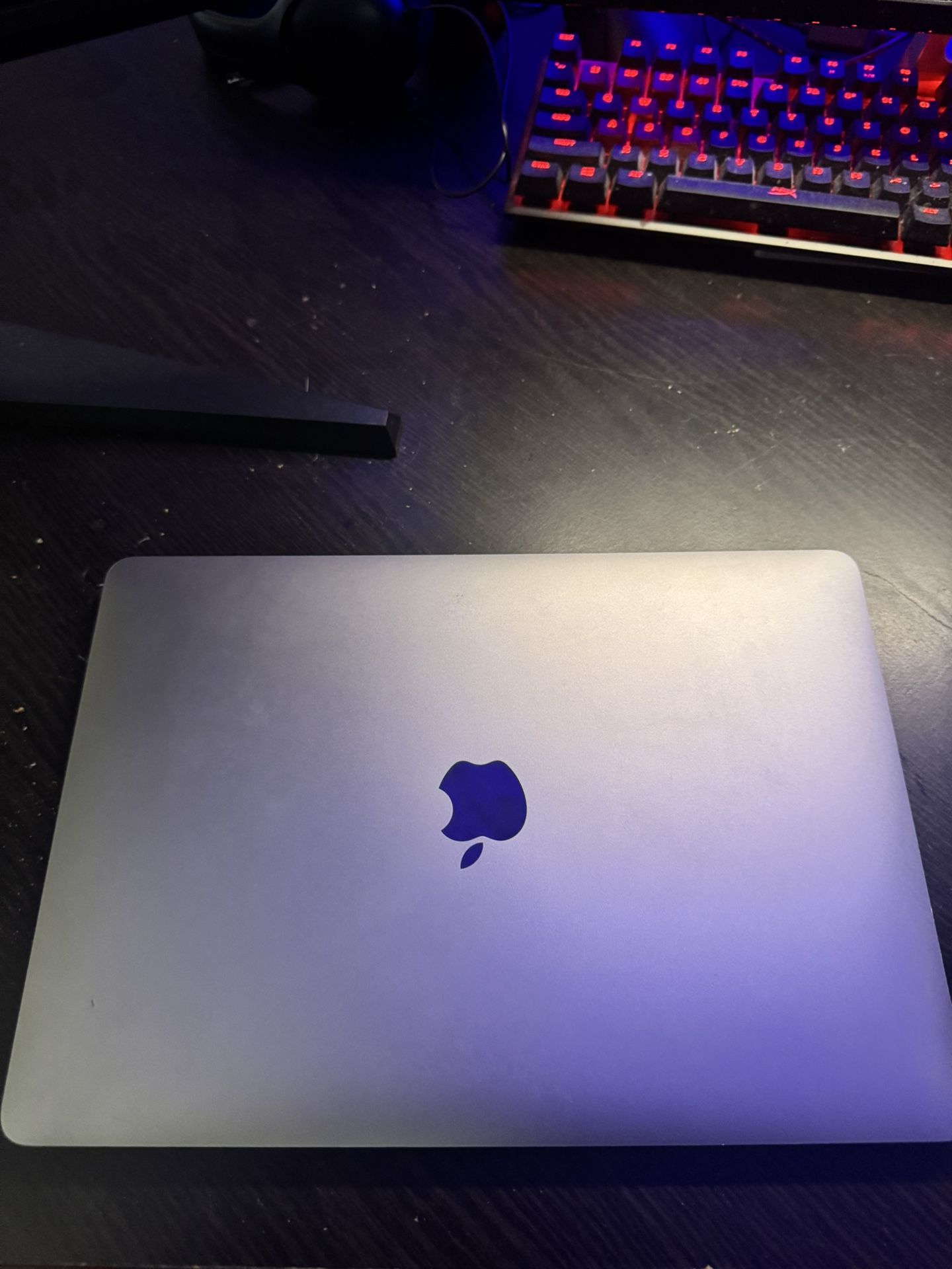 2020 MacBook Air M1 8GB Ram 256GB Storage 13” Screen