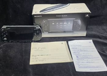Sony PSP-2000 Console Piano Black  Complete in box Region free