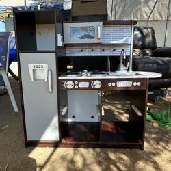 KidKraft Wooden Play Kitchen (As-Is / Fully Assembled)