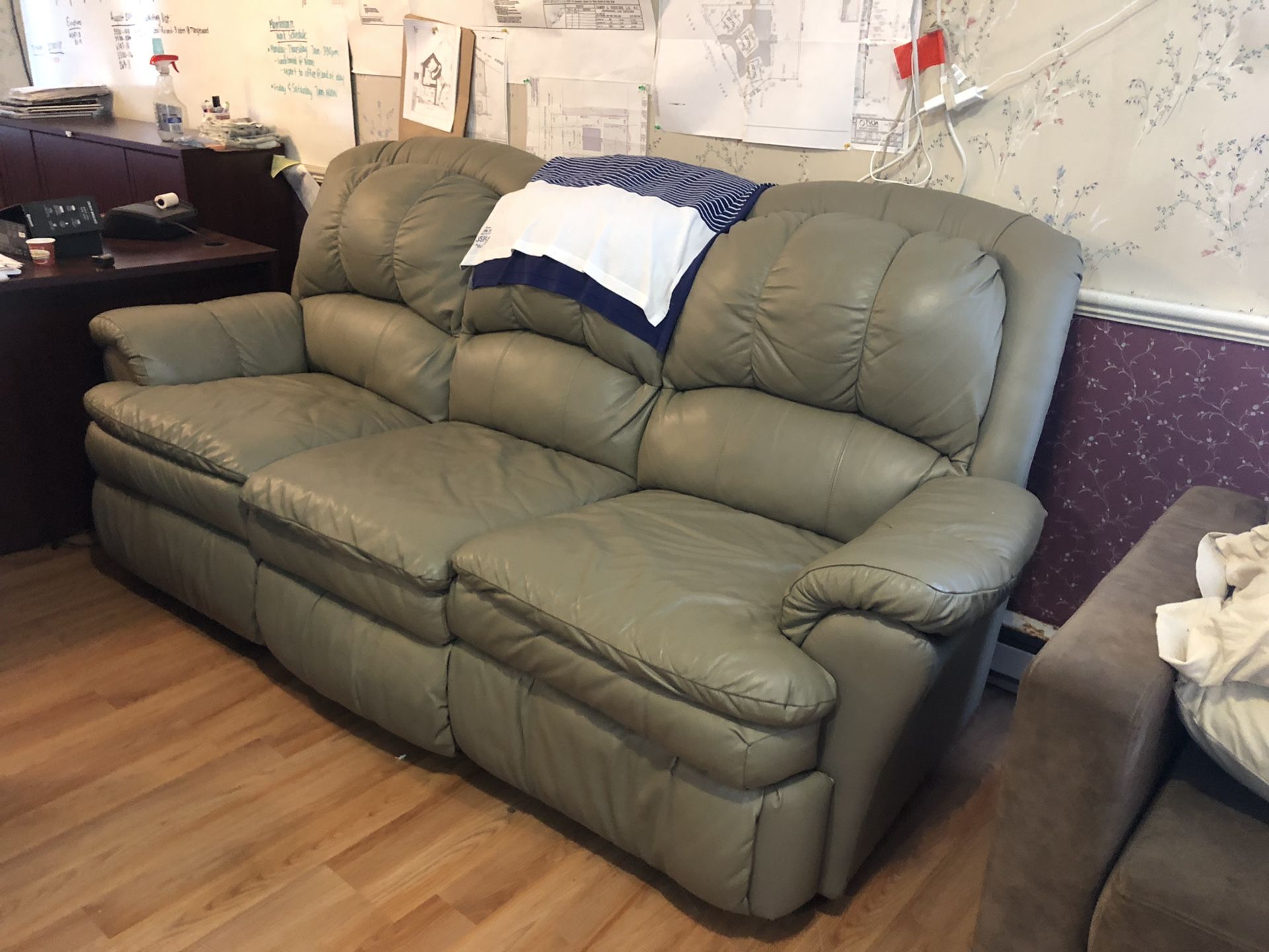 Leather couch very very comfy and reclines !!!!