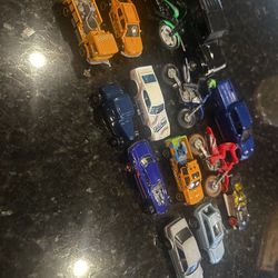 14 Pc Hotwheels And Matchbox Cars Toys