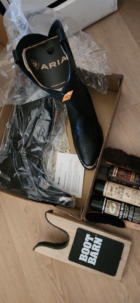 New 10.5 Boot Barn Mens Boots