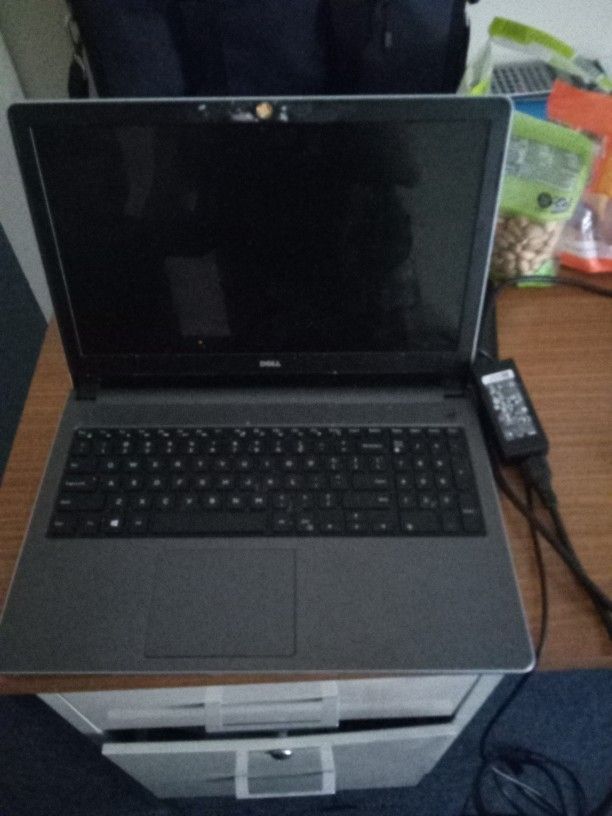Dell 15 Inches With Charger Core I 5 ,550 G HARD DESK