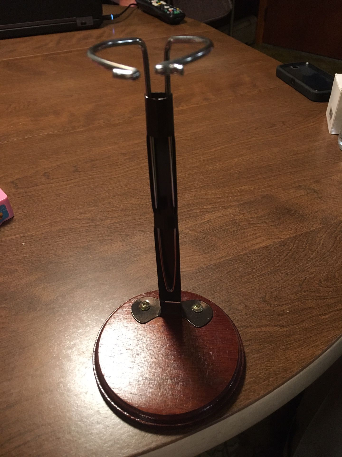 Expandable Doll Stand