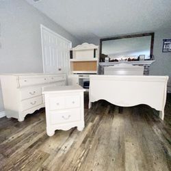 Standard Furniture Diana Sleigh Bedroom 4pc Set in Simulated White Wash 4050