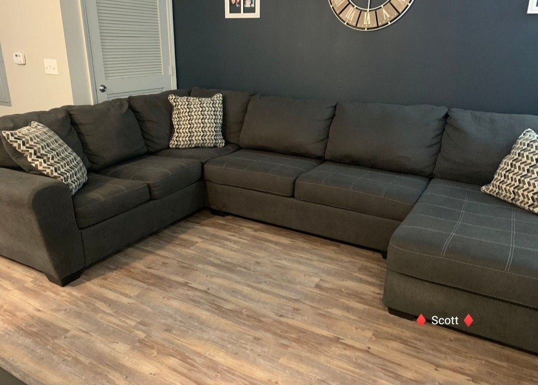 Brand New Ashley Couch 🛋️Ambee Slate Sectional Oversized