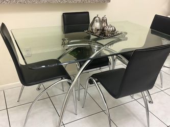 $400 o mejor oferta - Comedor de vidrio con 4 sillas/ $400 OBO - Glass Dining Table with 4 Chairs