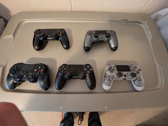 PS4 controllers