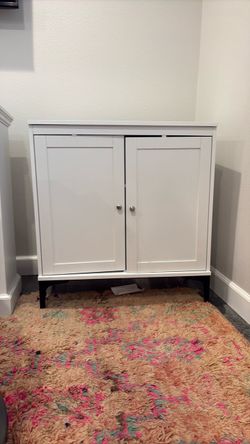 White cabinet