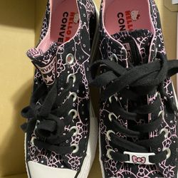 Hello Kitty Converse