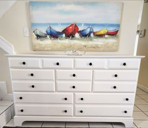 VAUGHAN BASSETT SOLID WOOD DRESSER EXCELLENT CONDITION DELIVERY AVAILABLE