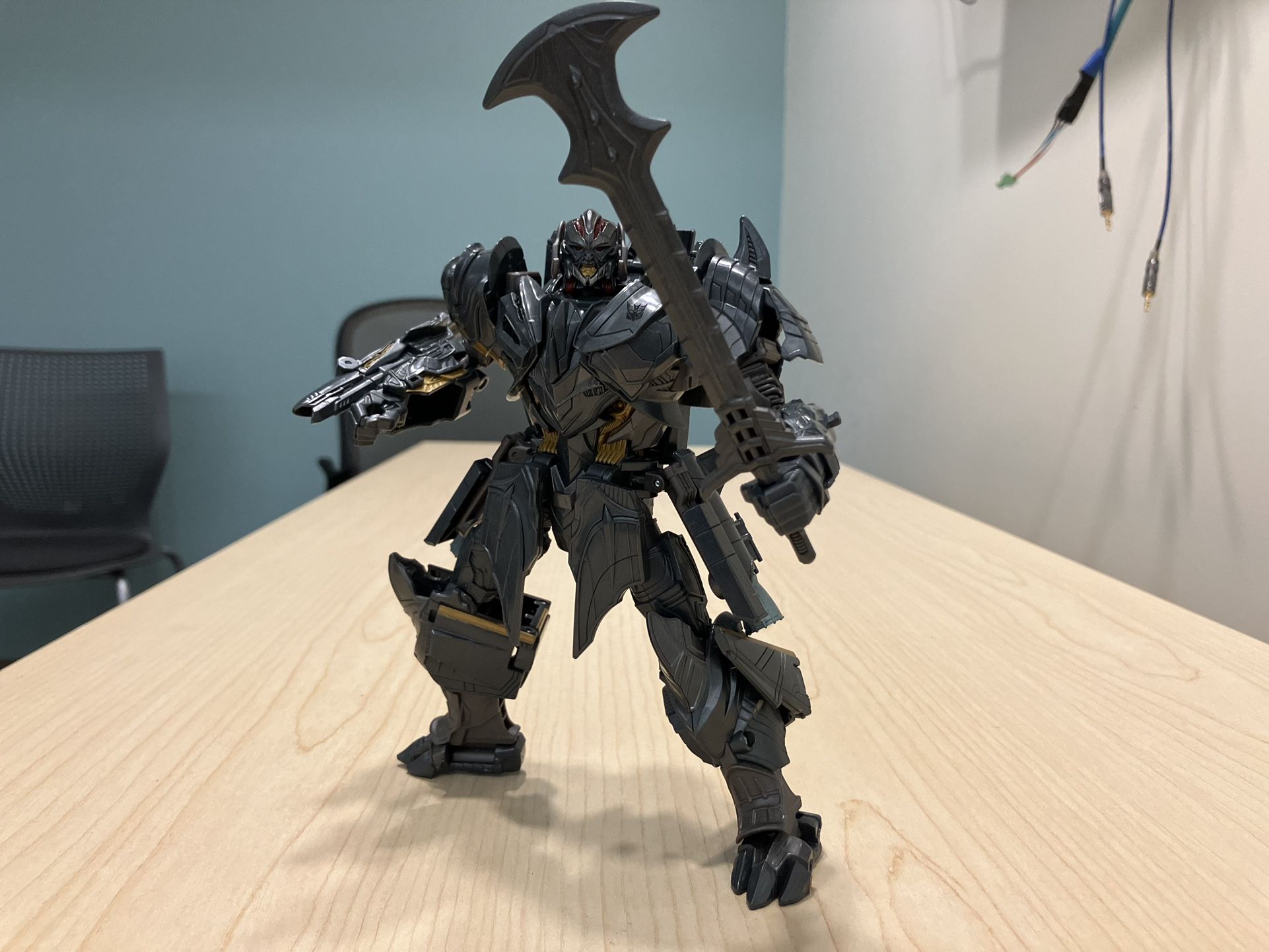 Transformers TLK Voyager Class Megatron