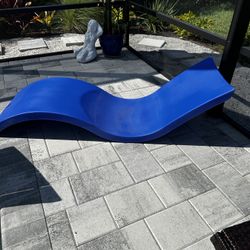Ledge Lounger Pool Lounger. Chaise Pool Lounger 