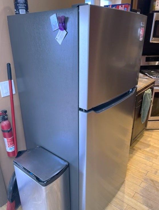 18cuft Amana Fridge - Stainless
