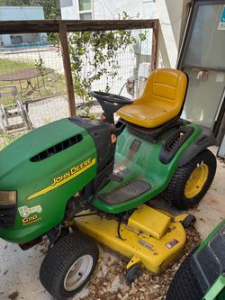 John Deer Riding lawnmower