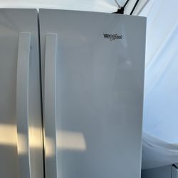 Whirpool Beautiful White Refrigerator 