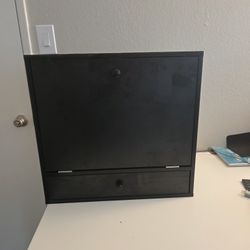 Wall-mounting fold-out desk