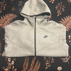Grey Nike Tech Size Large 