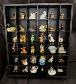 Repisa mesera con adornos porcelana miniatura antigua