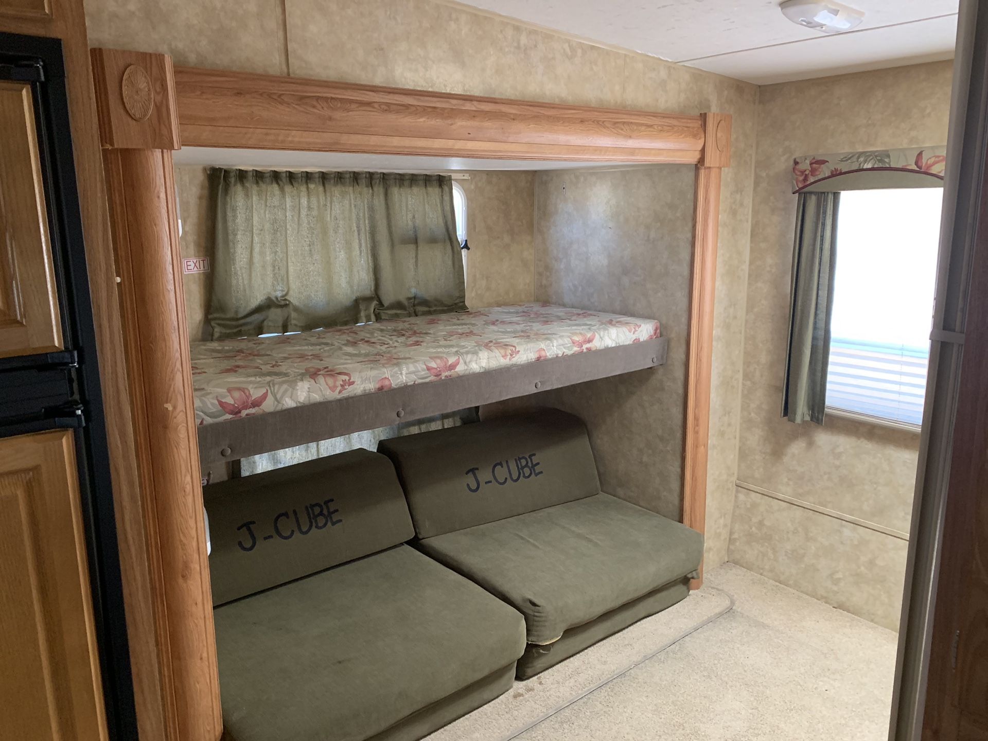 Jayco jay flight 32ft 5th wheel travel trailer bunkhouse with 2 slide out Excellent condition