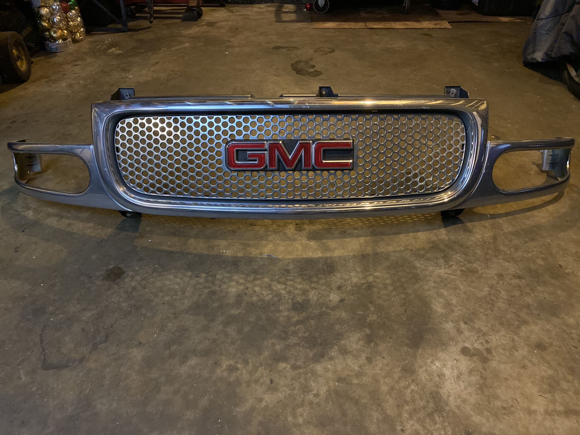GMC Grill Ask Me An Offer Please Need It Gone ASAP