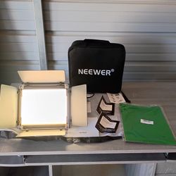 Neewer NL-660 Bi-Color LED Pantel Light. 