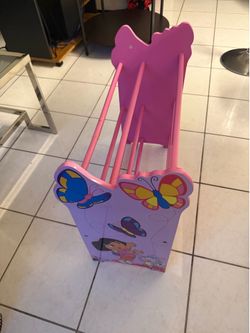 Kids  pink butterfly shoe rack.