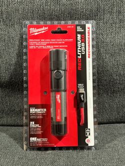 Milwaukee 1100 Lumens LED USB Rechargeable Twist Focus Flashlight
